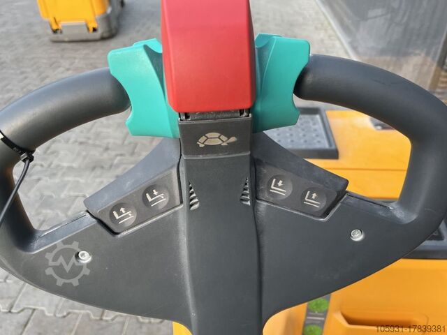 Pedestrian Stacker Jungheinrich EJC216z