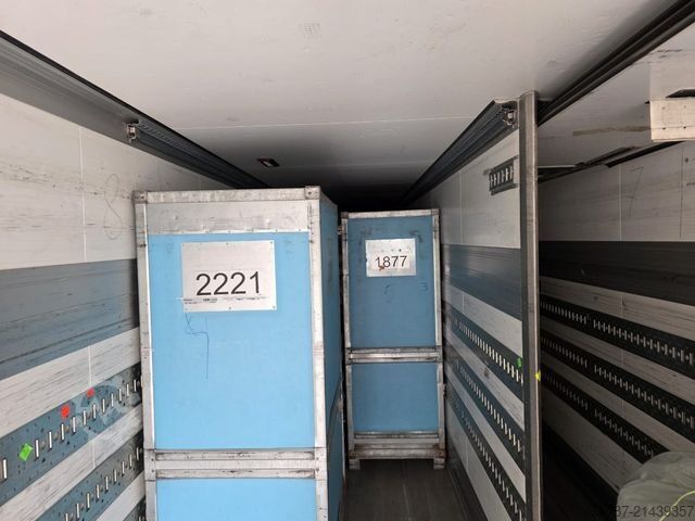 Reefer semitrailer SCHMITZ CARGOBULL Tiefkühler, 3 Kammern, Lift, LBW, SCB*S3B