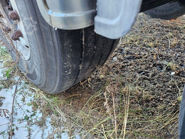 Swap body semitrailer SCHMITZ CARGOBULL 20" Tankconatinerchassis + Tankcontainer