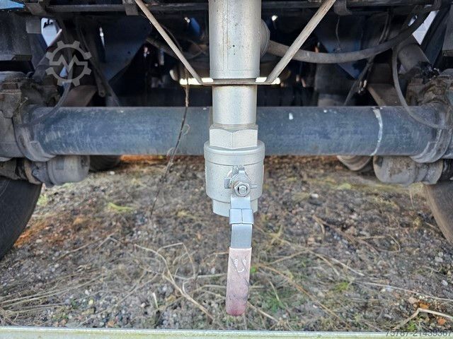 Swap body semitrailer SCHMITZ CARGOBULL 20" Tankconatinerchassis + Tankcontainer