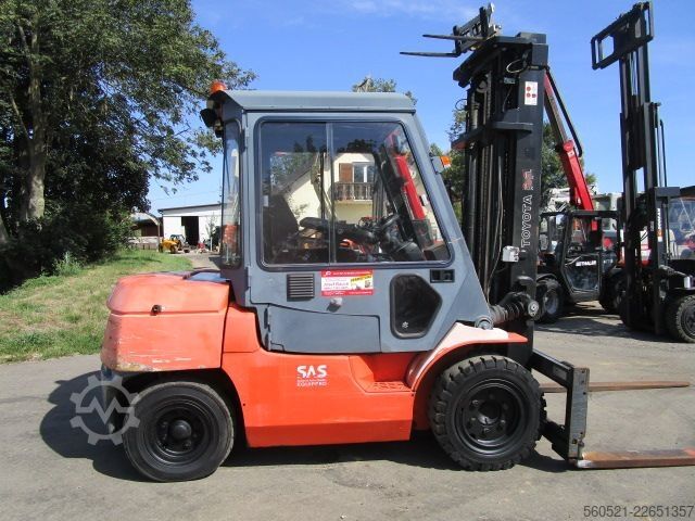 Diesel Forklift Toyota 3,5 Ton. - Zinkenversteller + Seitenschieber