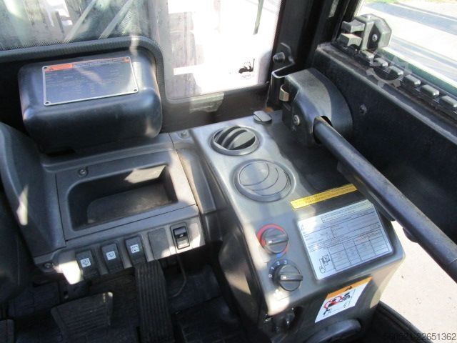Diesel Forklift Caterpillar DP25N - Triplex 4,7m - Zinkenversteller + Seitensc