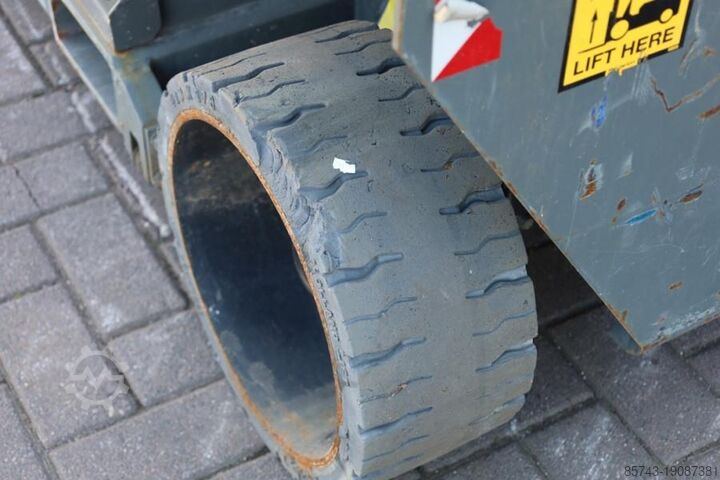 Scissor lift Holland Lift Ecostar HL-7810 Electric, 10m Working Height, 450k