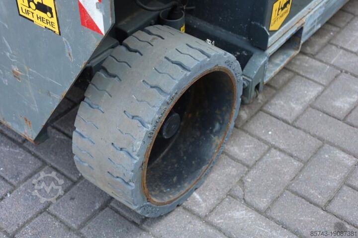 Scissor lift Holland Lift Ecostar HL-7810 Electric, 10m Working Height, 450k