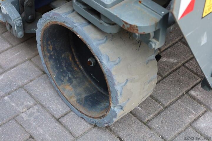 Scissor lift Holland Lift Ecostar HL-7810 Electric, 10m Working Height, 450k