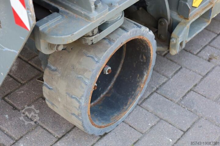 Scissor lift Holland Lift Ecostar HL-7810 Electric, 10m Working Height, 450k