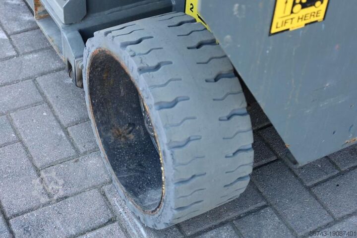 Scissor lift Holland Lift Ecostar HL-7810 Electric, 10m Working Height, 450k