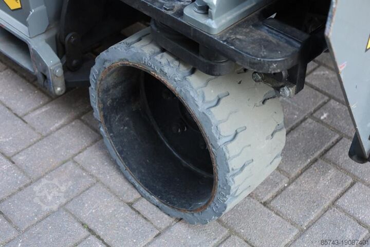 Scissor lift Holland Lift Ecostar HL-7810 Electric, 10m Working Height, 450k