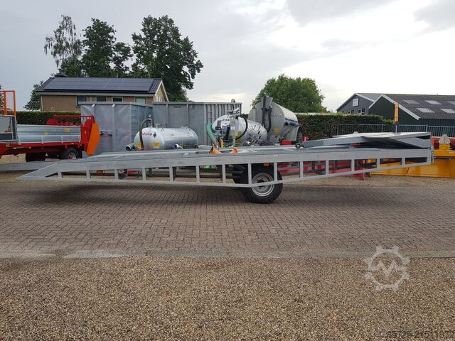 Autotransporter  mobiele  Aagomac slootbrug