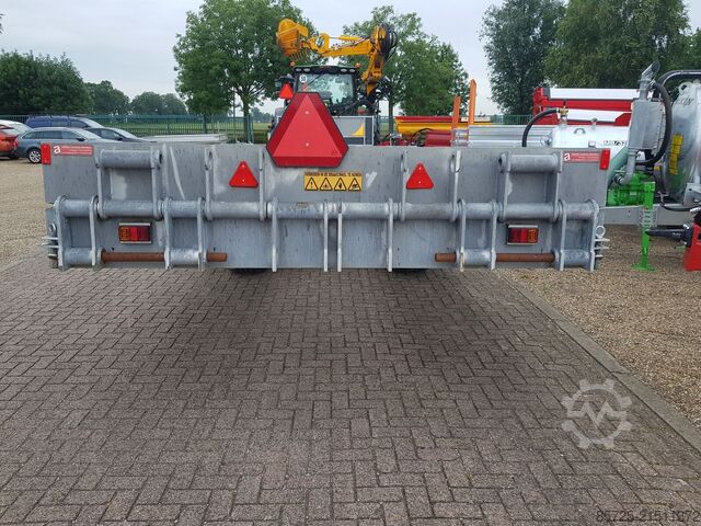Autotransporter  mobiele  Aagomac slootbrug