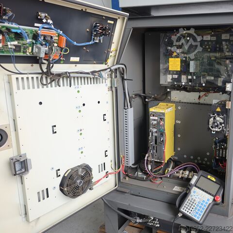 Industrieroboter FANUC R-2000iA/210F mit R-J3iB und Bediengerät