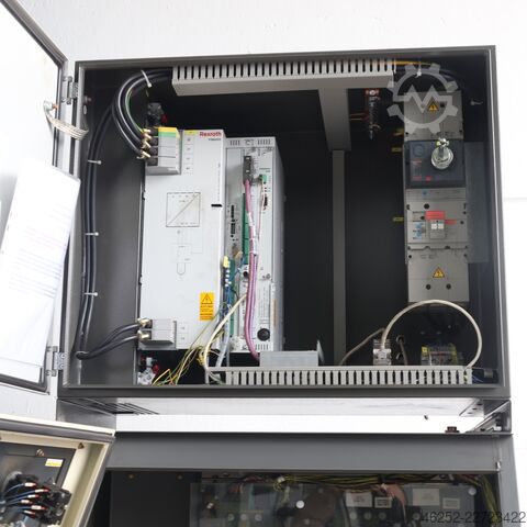 Industrieroboter FANUC R-2000iA/210F mit R-J3iB und Bediengerät