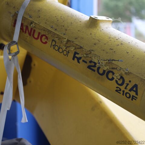 Industrieroboter FANUC R-2000iA/210F mit R-J3iB und Bediengerät