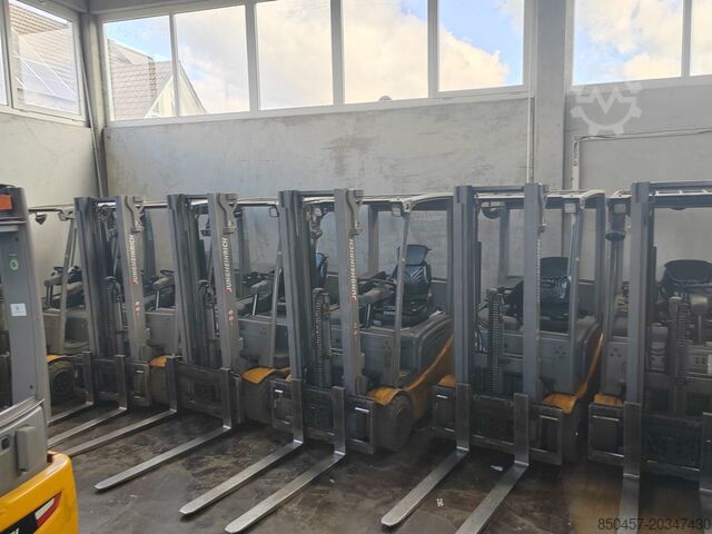 Elektrisch – 4 Räder Jungheinrich EFG320 (PACKAGE x 5pc) no battery