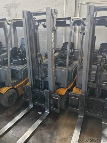 Elektrisch – 4 Räder Jungheinrich EFG320 (PACKAGE x 5pc) no battery