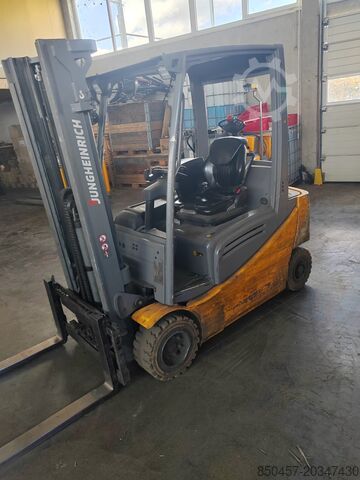 Elektrisch – 4 Räder Jungheinrich EFG320 (PACKAGE x 5pc) no battery