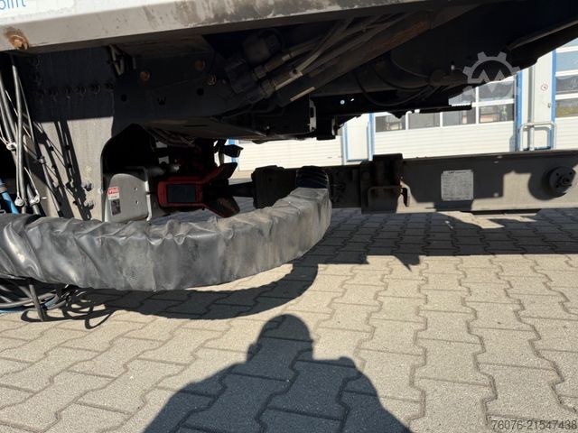 Kühlkoffer-LKW MERCEDES-BENZ 2540 LL 6x2/4 Kühlkoffer 8.2m LBW 2,5t  Carrier