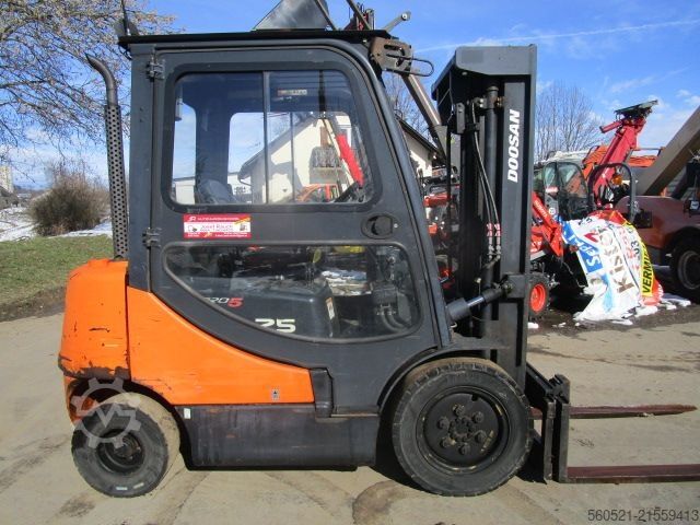 Dieselstapler Doosan D25S-5 - Triplex-FH 4,8m + Seitenschieber