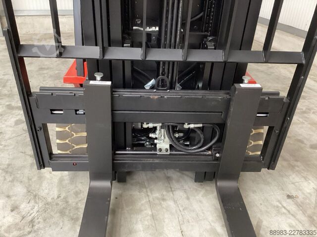 Electric 3-wheel forklift EP TVL182