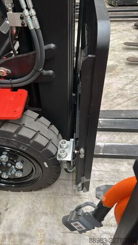 Electric 4-wheel forklift EP EFL35 Pro + Fingertip + Waage