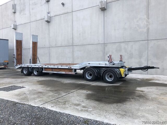 Low loader trailer Möslein T 4 VB H1  neuer 4 Achs Tieflader hydraulischen Rampen
