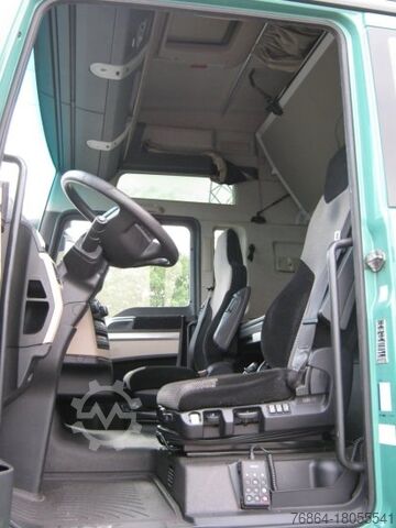 Standard tractor unit MAN TGX 18.500 XXL INTARDER EURO 6 MOTORSCHADEN
