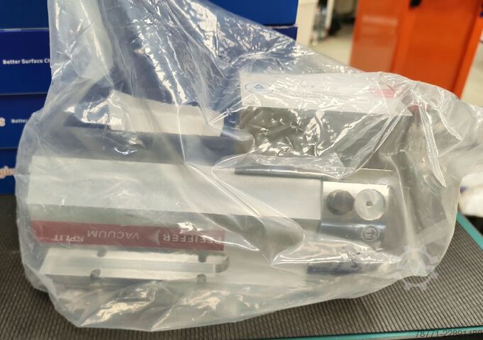Turbomolecular vacuum pump Pfeiffer SplitFlow 80 + TC110 controller