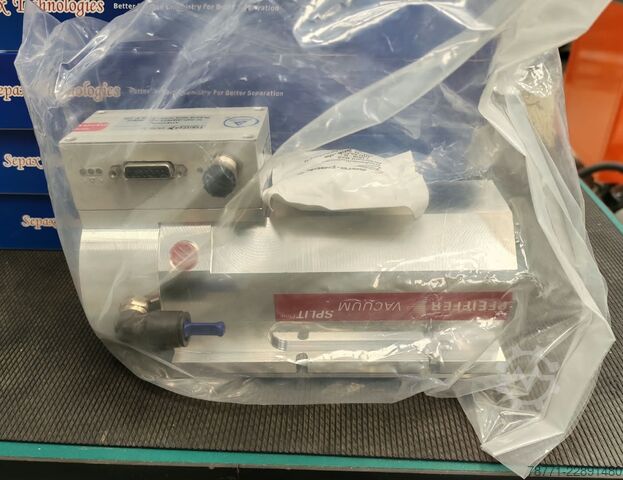 Turbomolecular vacuum pump Pfeiffer SplitFlow 80 + TC110 controller
