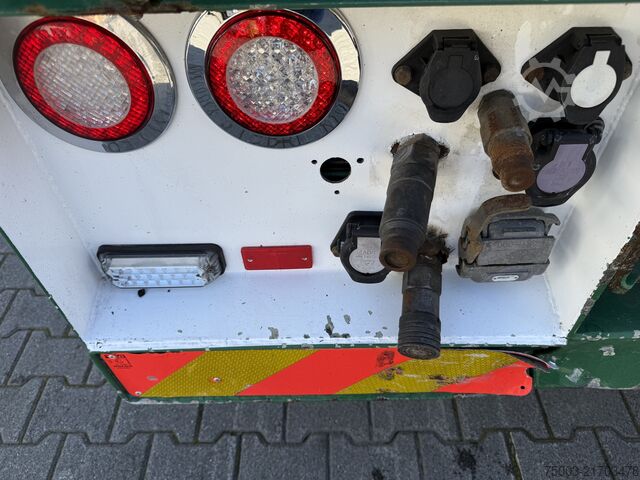 Flatbed truck Volvo FM500 8X4 Kran Hiab 408 Jib bis 30 Meter