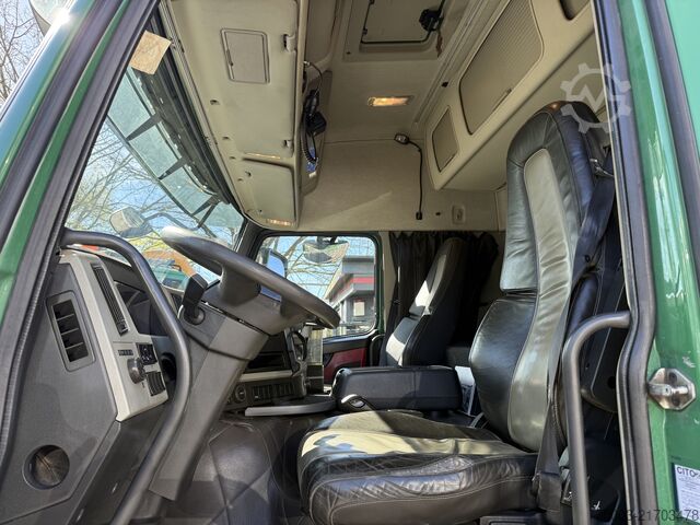 Flatbed truck Volvo FM500 8X4 Kran Hiab 408 Jib bis 30 Meter