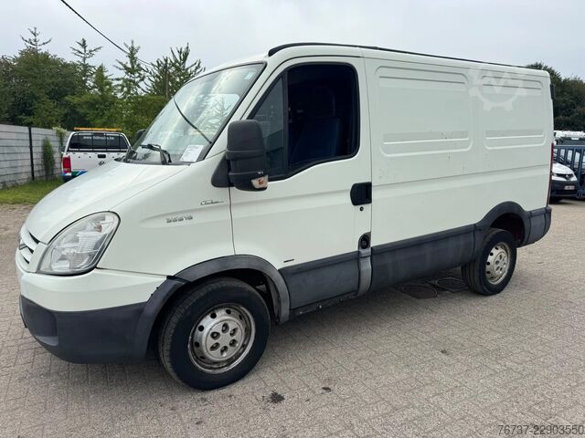 Panel van Iveco Daily **35S18-3LITER**