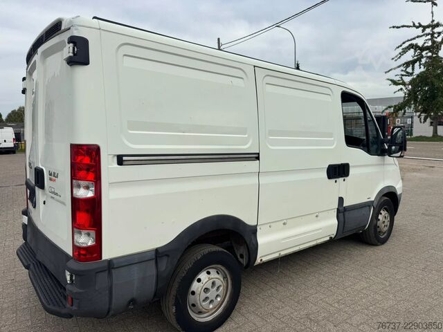 Panel van Iveco Daily **35S18-3LITER**