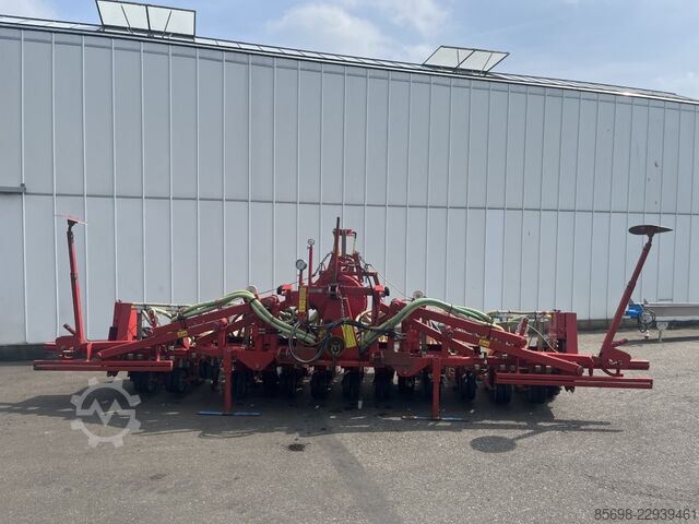Accord Miniair S pneumatic sowing machine 12 double rows, for 3 beds ACCORD Miniair-S