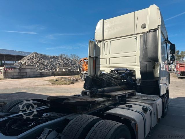 Volume tractor unit DAF XF530 XLOW Verstellbare Kupplung