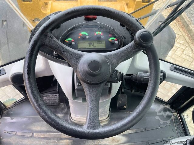 Wheel loader CAT 906 M 2018