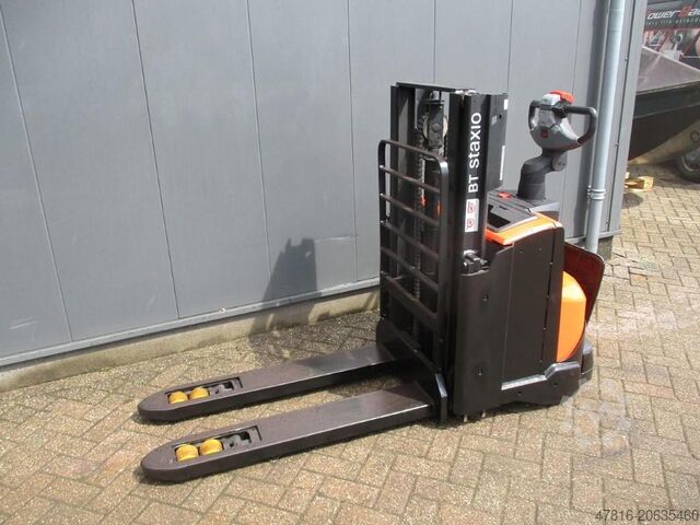 Pallet stacker BT SWE 200D