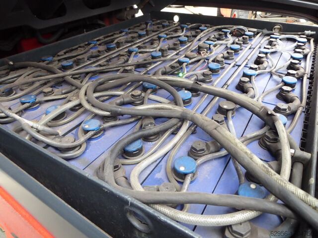 Electric 4-wheel forklift Linde E25HL-01/600