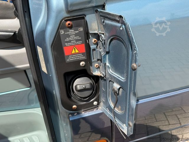 Motor coach VOLKSWAGEN Crafter 2.5 Tdi 120 Reisebus 20 Sitze Dachklima