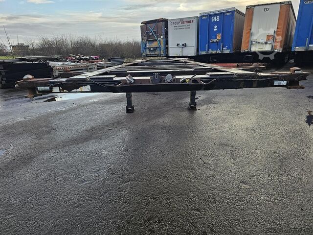 Transport von Containern VAN HOOL 94/3067. flat container chassis all connections...