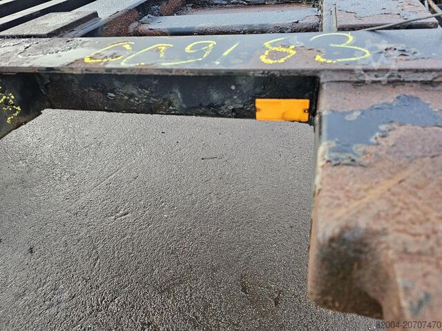 Transport von Containern VAN HOOL 94/3067. flat container chassis all connections...