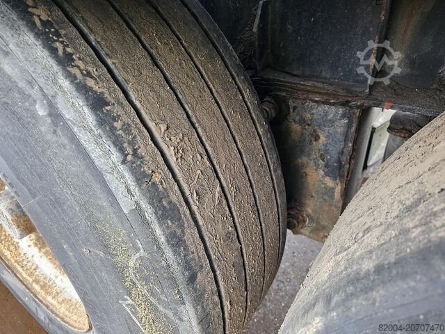 Transport von Containern VAN HOOL 94/3067. flat container chassis all connections...