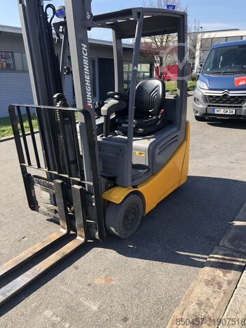 Electric - 3 wheels Jungheinrich EFG215 Li-ion /3.3m/ 5799h