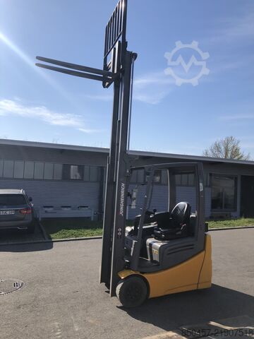Electric - 3 wheels Jungheinrich EFG215 Li-ion /3.3m/ 5799h
