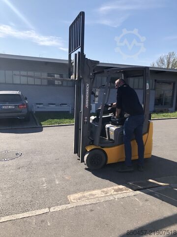 Electric - 3 wheels Jungheinrich EFG215 Li-ion /3.3m/ 5799h