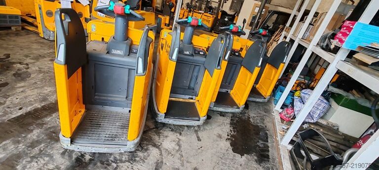 Electric Pallet Trucks Jungheinrich ERE225 1400mm/ 465ah/ 4pc in stock