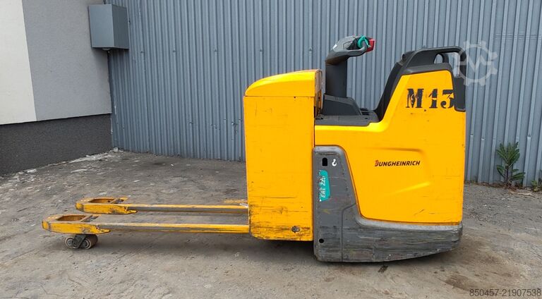 Electric Pallet Trucks Jungheinrich ERE225 1400mm/ 465ah/ 4pc in stock