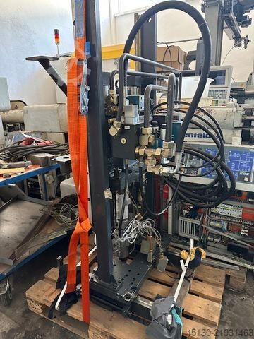 Injection molding machine Ferromatik Milacron K110D-S/2F