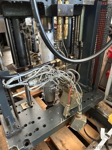Injection molding machine Ferromatik Milacron K110D-S/2F