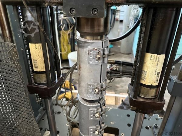 Injection molding machine Ferromatik Milacron K110D-S/2F