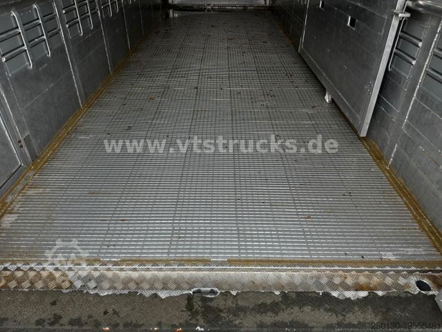 Horse transport trailer MENKE-JANZEN 1.Stock Viehanhänger